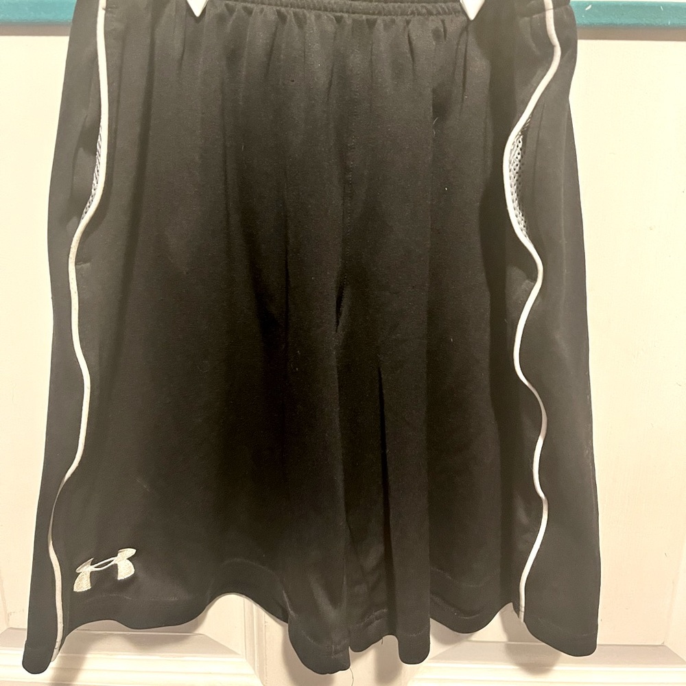 Youth medium under armour shorts